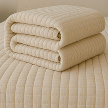 قم بتحميل الصورة إلى المعرض، 🛏️ غطاء سرير فاخر ببطانة قطنية