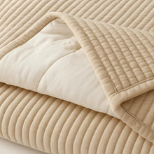 قم بتحميل الصورة إلى المعرض، 🛏️ غطاء سرير فاخر ببطانة قطنية